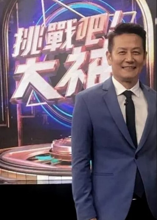 极品学妹白袜子足交自慰 - 午夜放映厅海报
